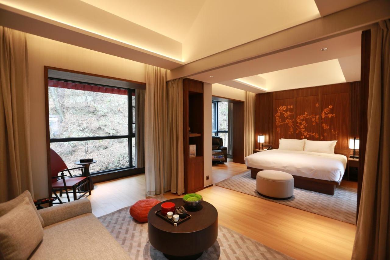 Wudang Mountain The Yew House Otel Wudangshan Oda fotoğraf